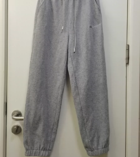 针织运动休闲裤，没怎么穿过，翻出来看见有一...