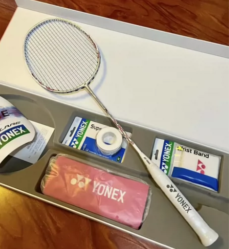 【全新个人闲置】全新尤尼克斯原价一千多的尤...