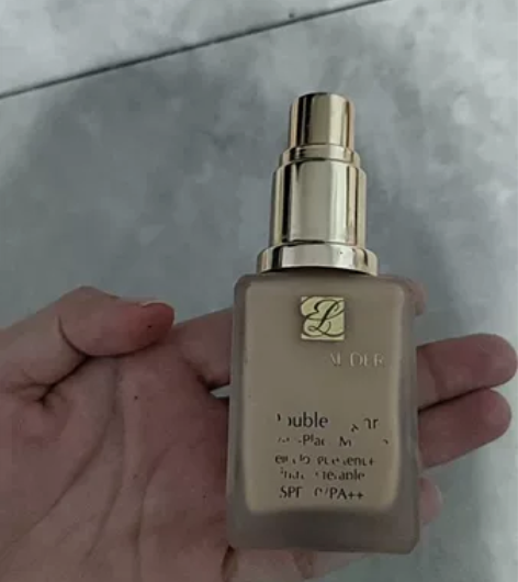 雅诗兰黛粉底液,色号是2c0 官网买的40...