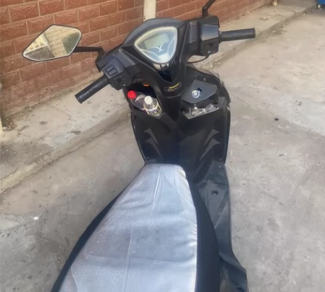 坤豪牌踏板摩托 手续齐，不能过户 介意勿扰...