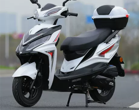 新款风行国四电喷摩托车125踏板车燃油车男...