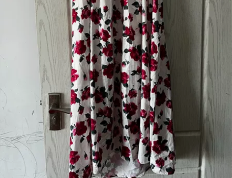 挂脖绑带花裙子,打算度假去海边穿的,太忙没...