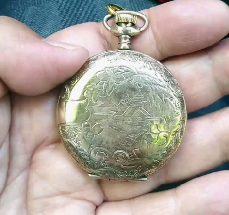 华生 包金3开怀表，百年风霜丝毫没有消融它...