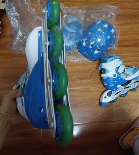 迪士尼品牌旱冰鞋蓝色35-38号，九成新，...