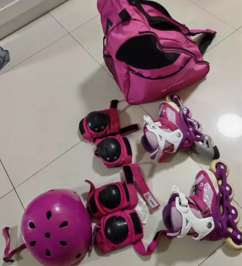 oxelo儿童轮滑鞋，全套齐全，单排轮，有...