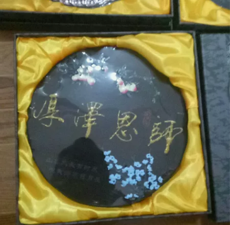 摆件，有5个，以前同学聚会有多的，后面写了...