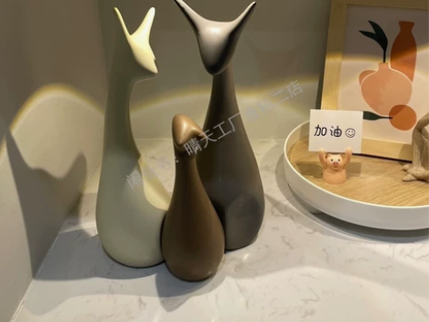 北欧小工艺品家居客厅陶瓷轻奢风创意装饰品摆...