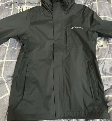 出全新S码哥伦比亚冲锋衣，货号RE0086...