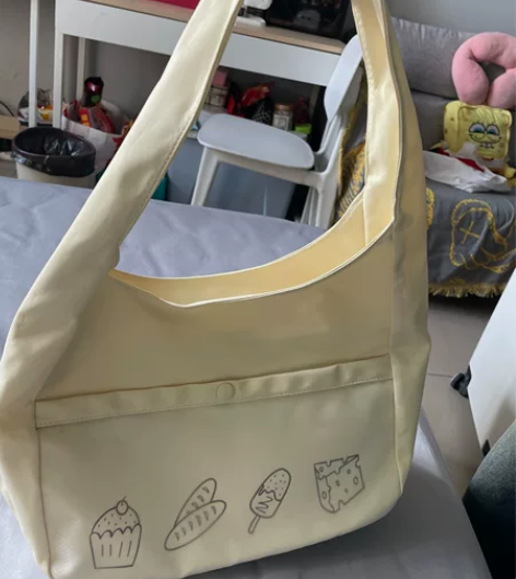 女士斜挎包 一次也没背过全新的 包太多闲置...