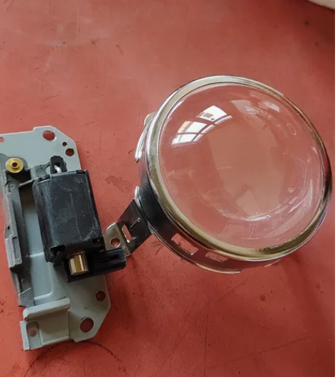 透镜一个，自己看用的上就拍，远近光拨片，一...