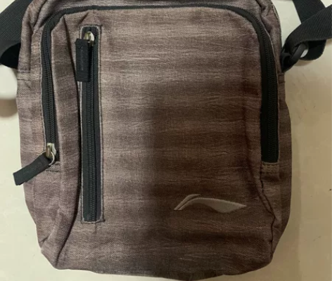 闲置李宁运动小单肩包斜挎包小包，八九成新吧...