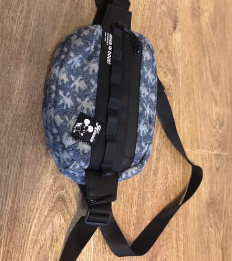 李宁迪士尼潮流女士斜挎包腰包 全新 运动背...