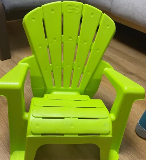 小泰克椅子，很宽敞，宝宝喜欢玩，家里装不下...