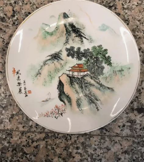 潮州手工绘画 山水赏盘 盘底有窑疤 感兴趣...