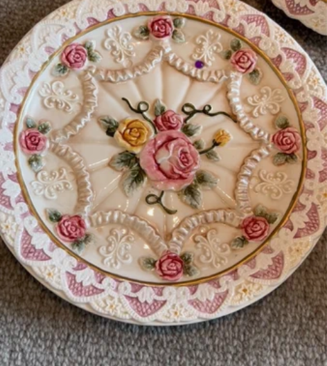 欧式轻奢浮雕重工纯手绘摆件，美式乡村创意收...