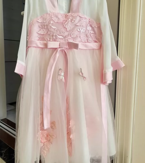 小女生汉服，简约清凉又不失美感的设计，飘飘...