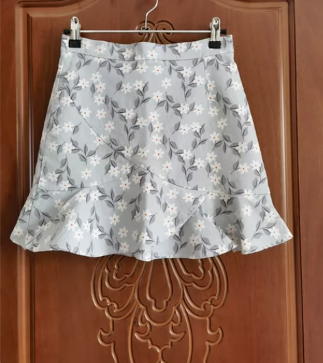 碎花短裙,荷叶边A字裙,内带防走光短裤,大...