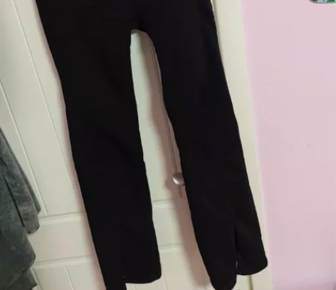 黑色弹力牛仔喇叭裤，前面小号还有开叉！特别...