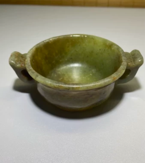 #玉老和田玉如意耳玉碗香炉 简介:此藏品以...