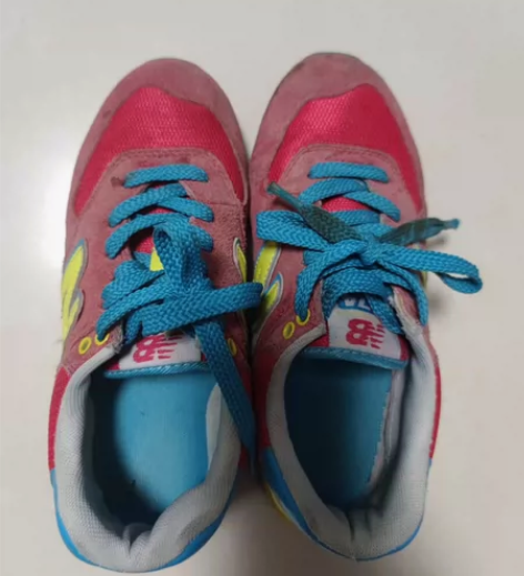 新百伦38码女士运动鞋，有点脏 洗洗干活穿...