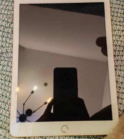 ipad2019款 32G无拆无修，9成新...