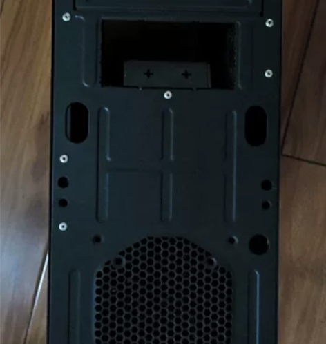 电脑机箱 便宜处理。 感兴趣的话点“我想要”和我私聊吧～...