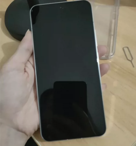 出一台小米13，线下实体店买的，不到一年 ...