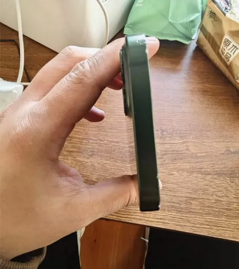 都很正常，无暗病，有小磕碰，有细微划痕，电...