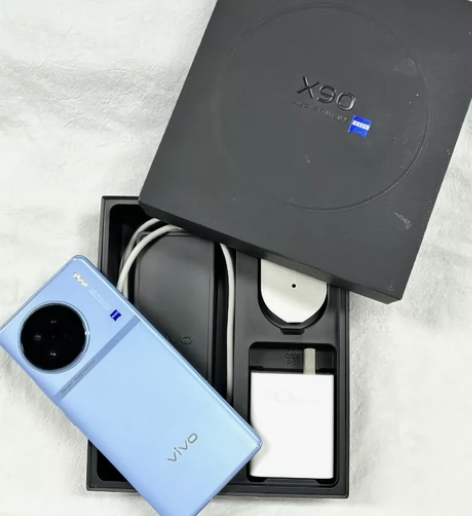 Vivo X90 内存：8+256GB颜色...
