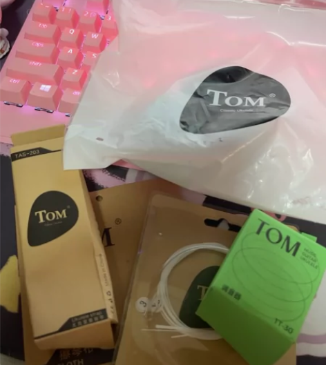 TOM的尤克里里弦+擦琴不布+变调夹+背带...