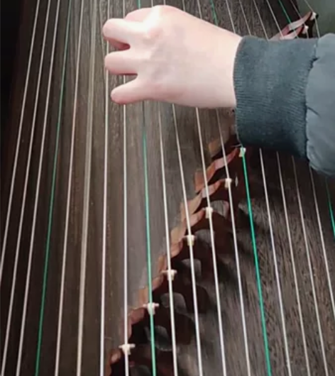 扬州悠悠古筝，家里闲置，音色清亮，功能完好...