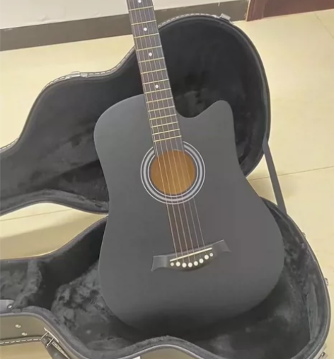 原价860多的几乎全新吉他便宜出了，虽然很...