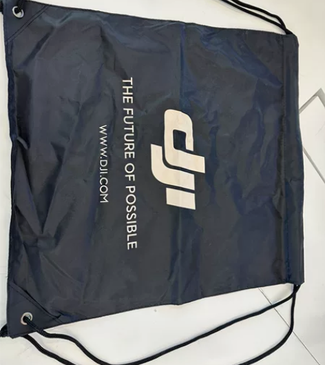 dji大疆简易防水背包 薄的那个 很轻 大...