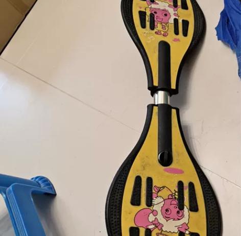 蛇形滑板，小朋友玩具 感兴趣的话点“我想要...