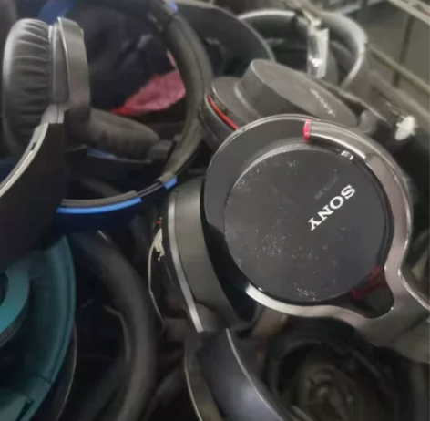 原装索尼耳机数量有，批量的私聊 感兴趣的话...