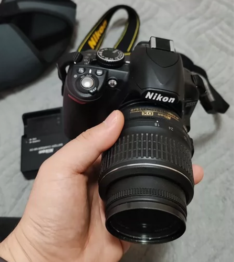 尼康相机，d3100。 16g高速卡，有充...