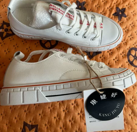 真皮小白鞋 35码  软皮软底，舒适透气 ...