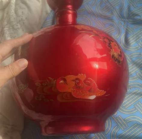 景德镇陶瓷六斤装的酒瓶！辛安自提 感兴趣的...