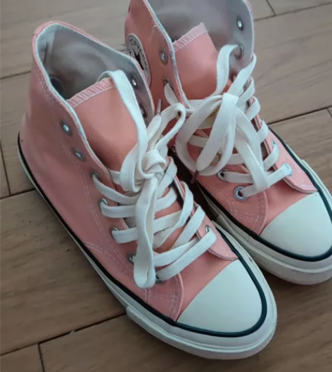 匡威帆布鞋女37码，穿了一次。 感兴趣的话...