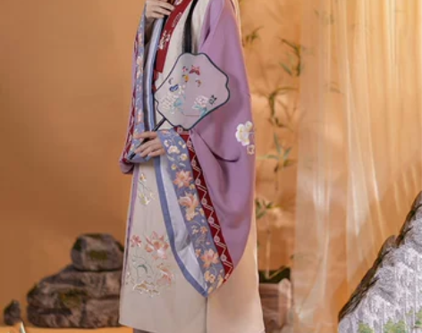 S码比甲，压箱底了，比较长不好搭没穿过去外...