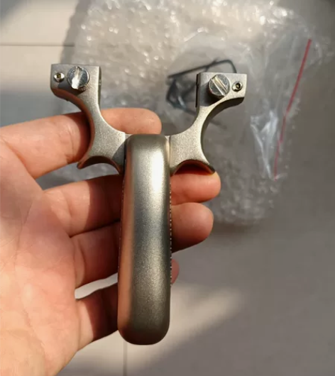 纯钢弹弓做工好手感好，有斤把重是早期产品用...