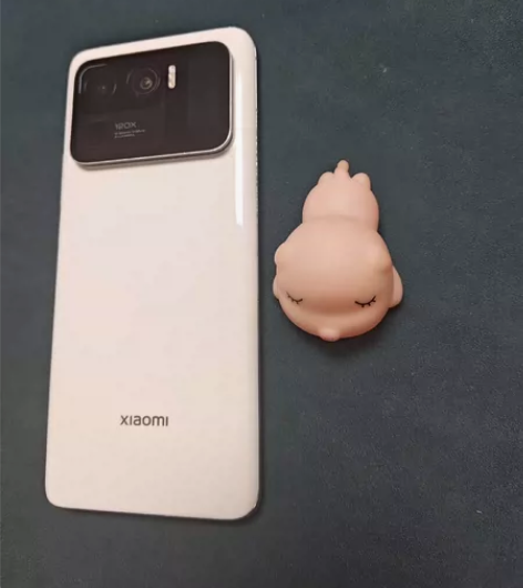 小米11ultra白色12＋512 屏幕显...