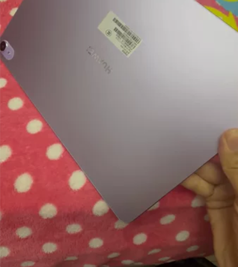 个人使用的华为平板电脑MatePad Ai...