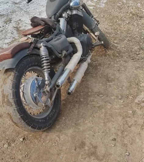 雅马哈悍妇400..已改复古，漆是磨砂黑化...