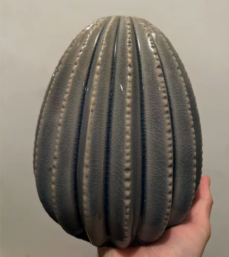 水滴状花瓶 9.9新，样子特别，当个摆件也...