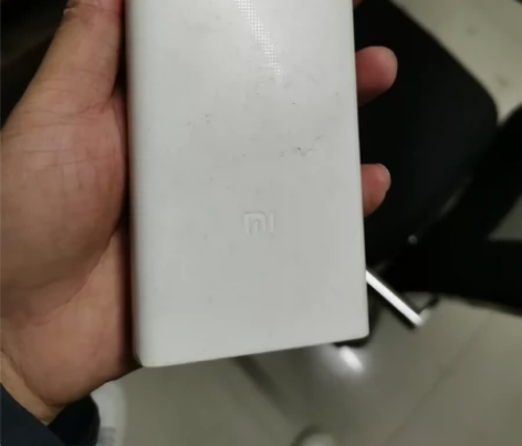 小米移动电源，在外地工作，回家时候路上用，...