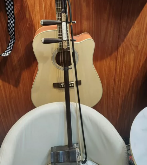 男生一手自用黑檀木二胡 九成新新换的弓子带...