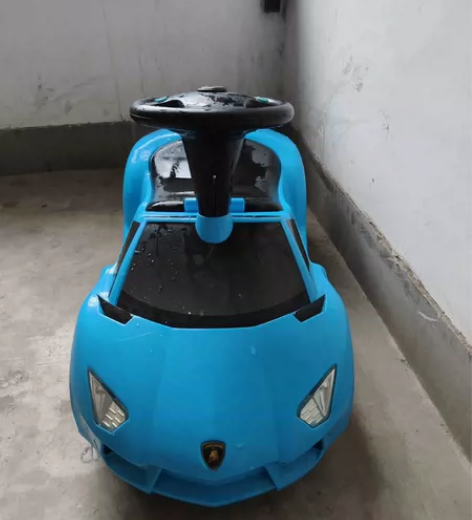 儿童滑步车,四轮车,宝宝玩具学步车溜溜平衡...