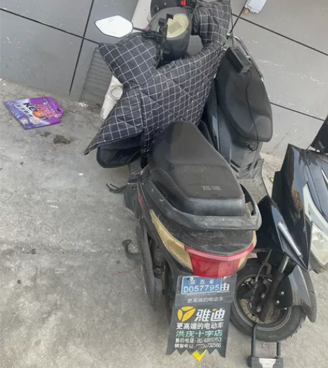 雅迪电动车，闲置不用，，成色比较久，但是电...