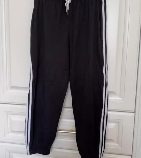 运动裤 高弹 黑色 感兴趣的话点“我想要”...